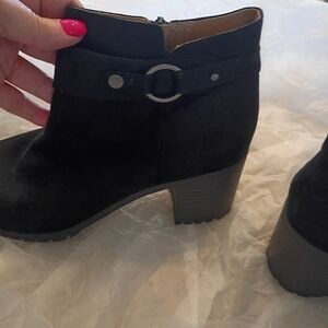 Life Stride Black Suede Ankle Booties NWOT 10